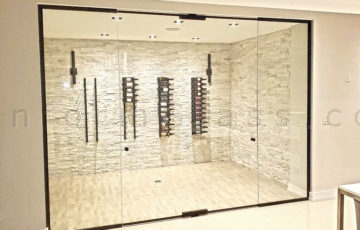 Glass Wall with Pivot Glass Door