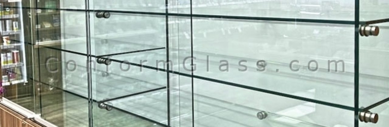 glass-displays-with-shelves