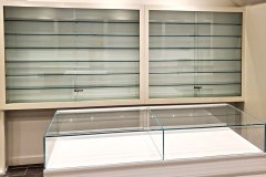 custom-glass-display-for-optical-store