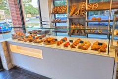 custom-glass-pastry-display