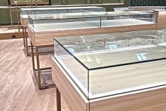 custom-retail-glass-displays