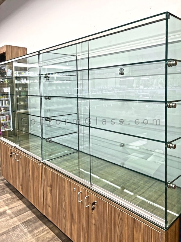 glass-displays-with-shelves